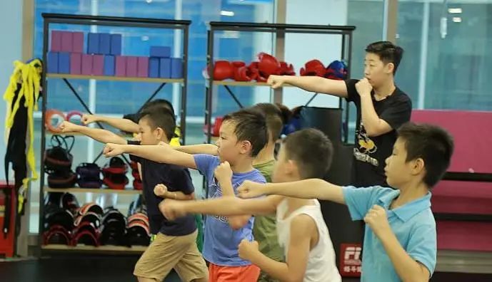 健身手套怎么绑_手套健身绑带的作用_健身手套绑带