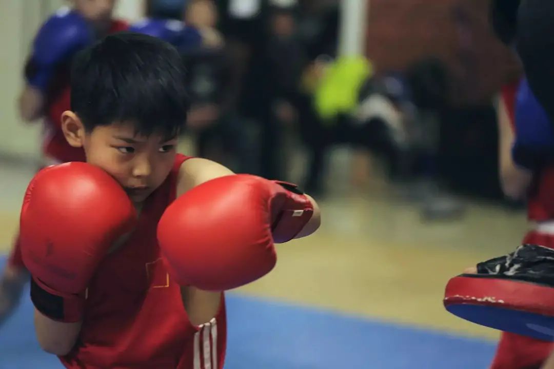 健身手套绑带_健身手套怎么绑_手套健身绑带的作用