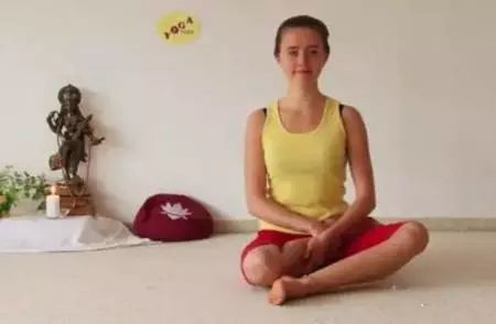 盘腿打坐初学视频_打坐盘腿练习方法——双盘_如何盘腿打坐视频教程