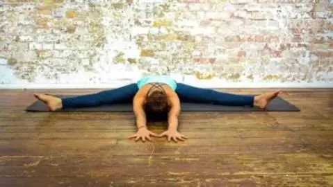 如何盘腿打坐视频教程_打坐盘腿练习方法——双盘_盘腿打坐初学视频