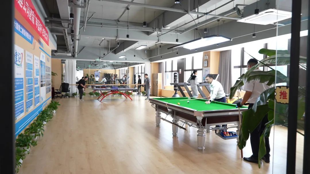 健身综合训练器怎么用_综合训练器 健身_健身器材训练视频教程