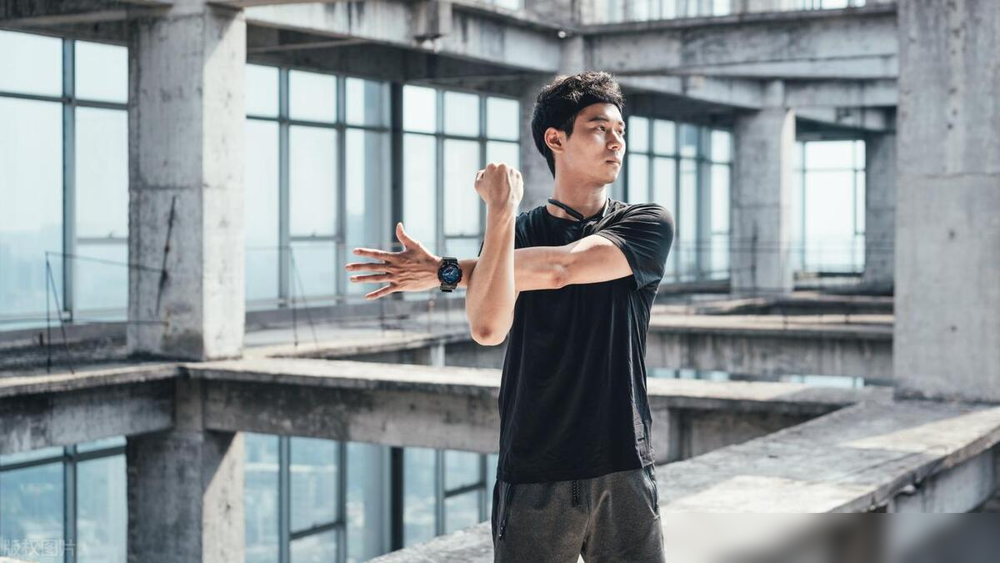 菜男锻炼指南物理手法免费_综合训练器锻炼指南_泰森锻炼和训练全过程视频