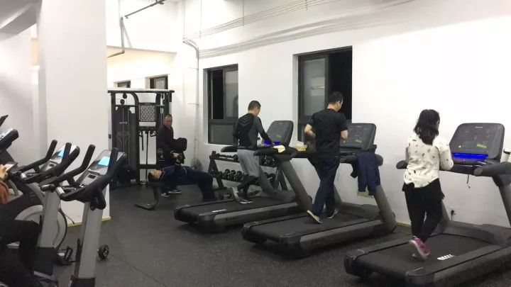 三人站综合训练器安装_三人站综合训练器使用方法_三人站综合训练器安装视频