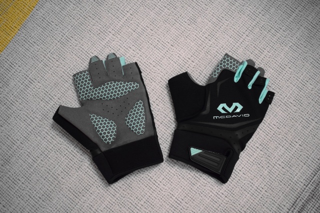 撸铁戴手套，你以为只是为了防止磨出老茧？