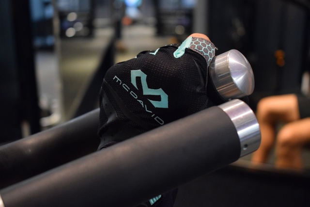 撸铁戴手套，你以为只是为了防止磨出老茧？