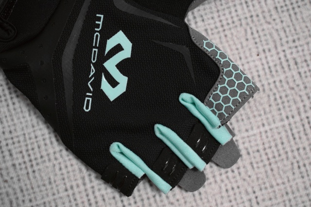 撸铁戴手套，你以为只是为了防止磨出老茧？