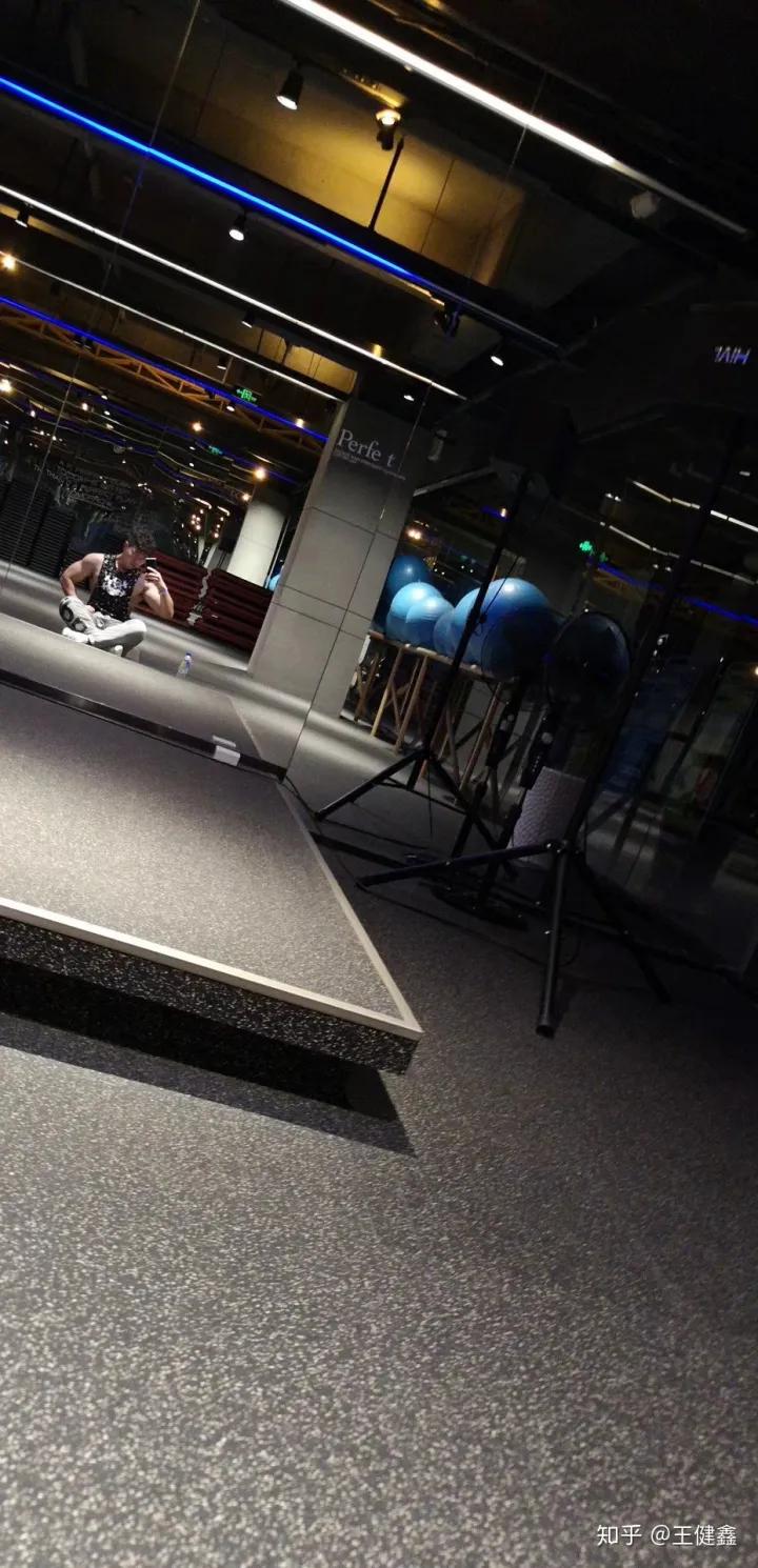 健身手套护腕_健身手套护腕什么牌子好_手套健身护腕图片