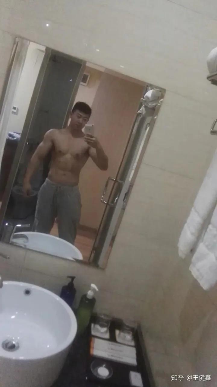 健身手套护腕什么牌子好_手套健身护腕图片_健身手套护腕