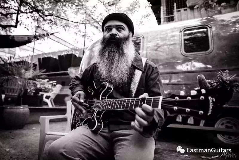 吉他没有基础可以自学吗_有没有练习solo的吉他教程_吉他没有基础能学会吗