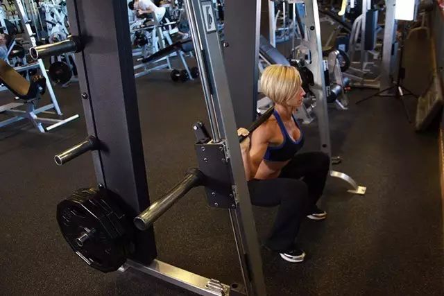 史密斯训练器的功能_史密斯综合训练器_史密斯训练器组装图