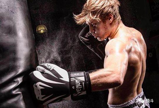 手套健身绑带图片_手套健身绑带怎么绑_健身手套绑带