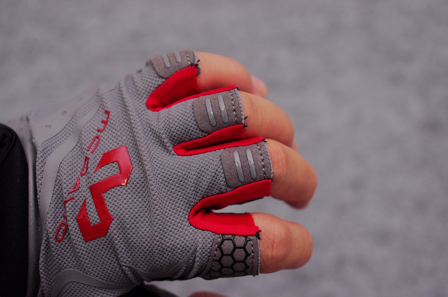 健身手套作用_手套健身专业术语_专业健身手套