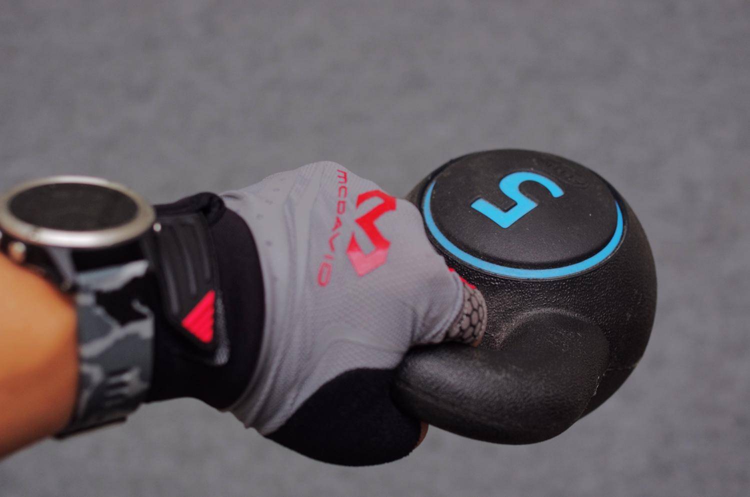 专业健身手套_手套健身专业术语_健身手套作用