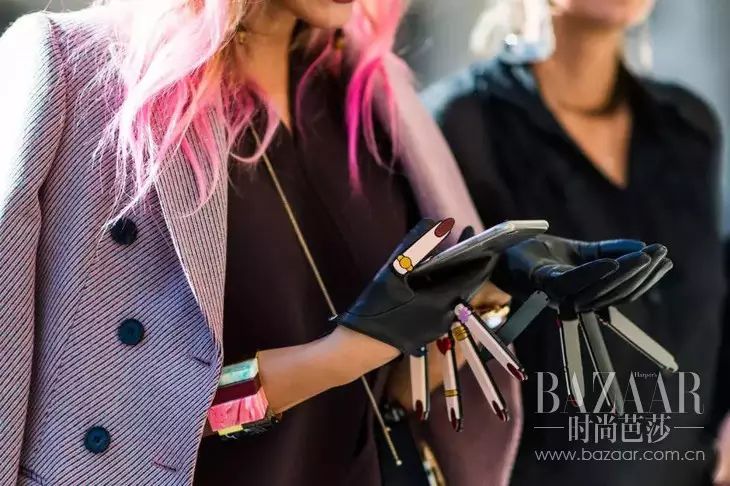 戴手套健身还是起茧_戴手套健身还会磨出茧子吗_健身戴不戴手套