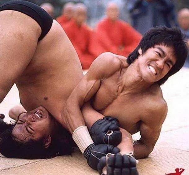 龙门综合训练器_龙门架训练器使用图解_龙门式机体的优缺点