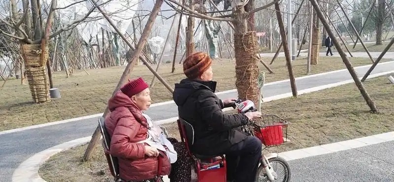 暴打碰瓷的视频_碰瓷遭暴打_碰瓷被揍视频