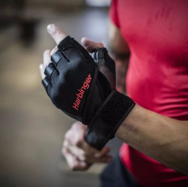 健身带的手套_健身用缠手带还是手套_健身手套上的绳子