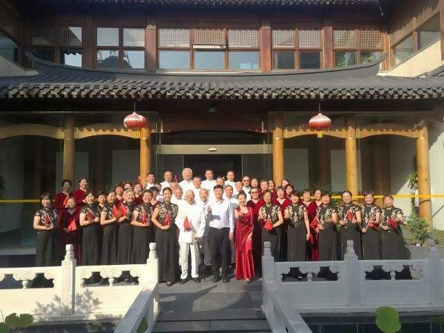 成晨声乐教学_熟龄人群声乐课程_怎样练习歌唱