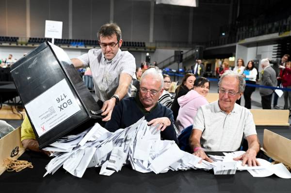 脱欧公投英文翻译_英国脱欧公投英文_英国脱欧公投开票新闻