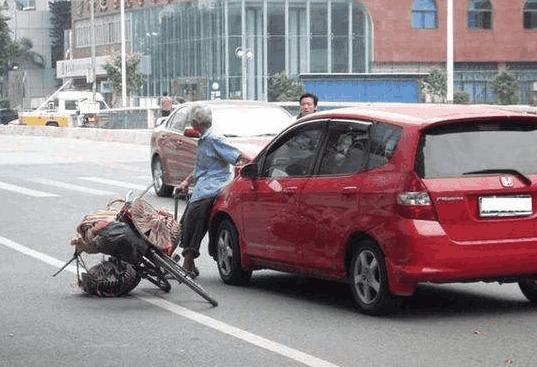 碰瓷党原来有三大“行规”，三种车他们绝不会碰，难怪成功率高！-有驾