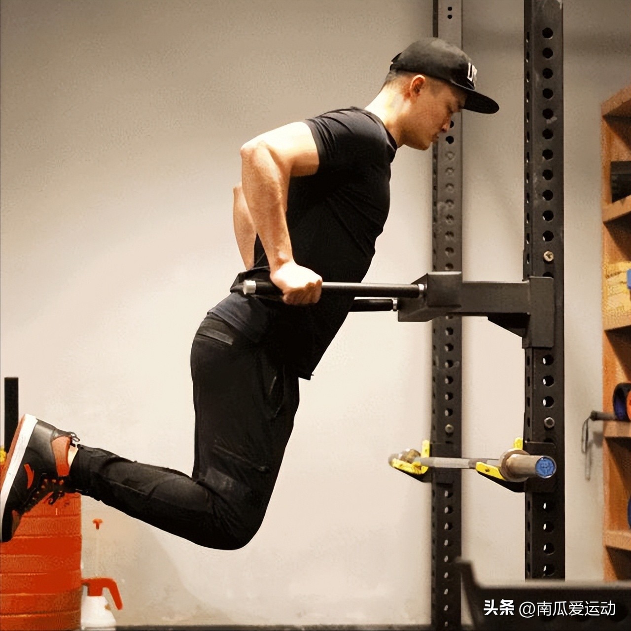 综合训练器 胸肌_胸肌训练动作_高效胸肌打造动作