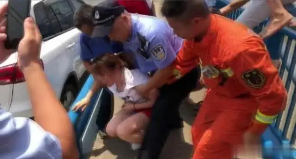 消防员劝慰女子跳楼事件_嘉兴女子轻生消防员救援_湖州织里跳楼事件