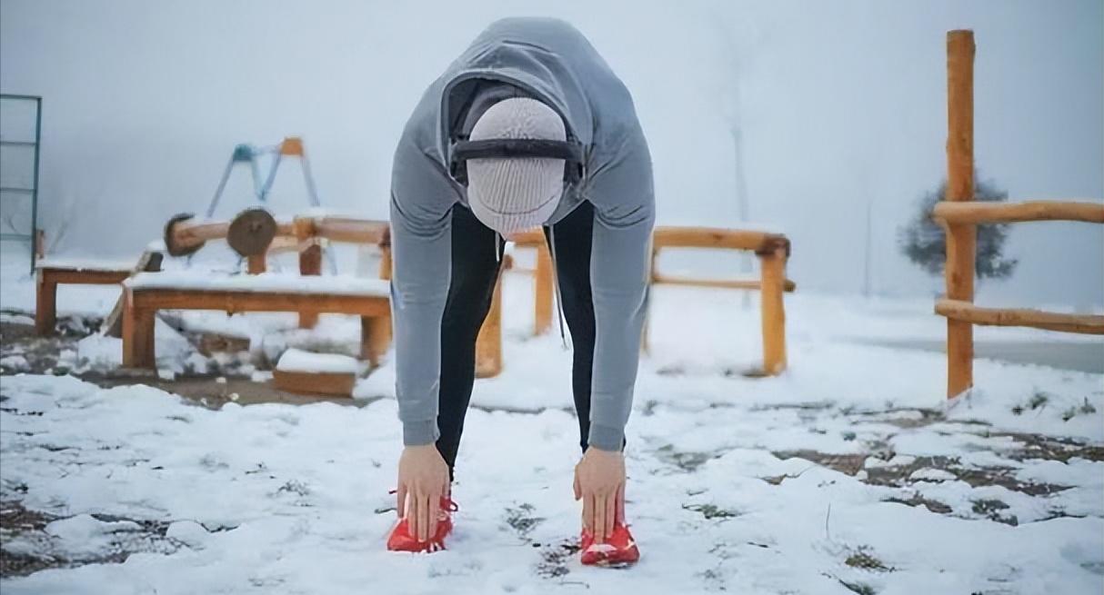 天冷晨练戴手套好处_坚持三个月改善末梢循环_健身用缠手带还是手套