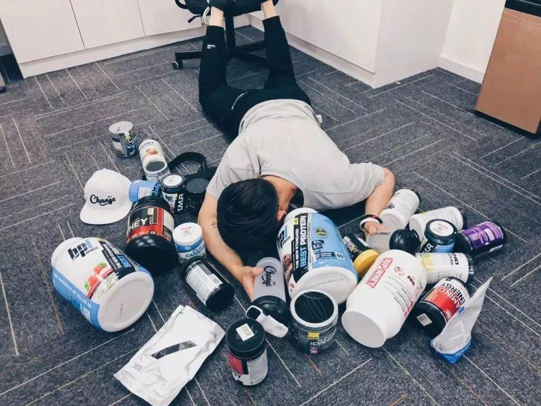 健身入门指南_健身手套护腕_低成本健身