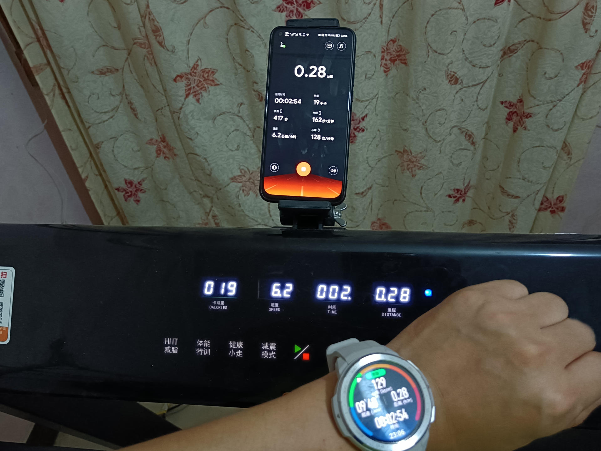 可折叠静音跑步机推荐_华为HiLink亿健Pro家用静音折叠智能跑步机_家用跑步机十大名牌是什么,跑步机什么牌子好?