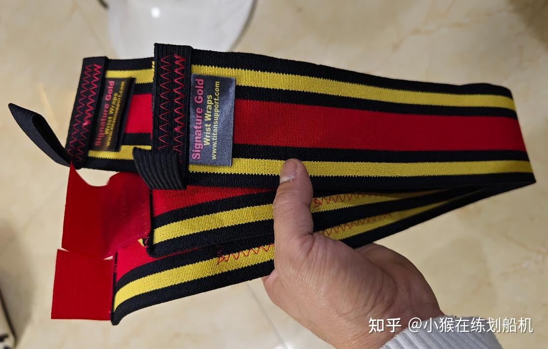 健身手套推荐_健身护具推荐_助力带护腕腰带手套使用方法