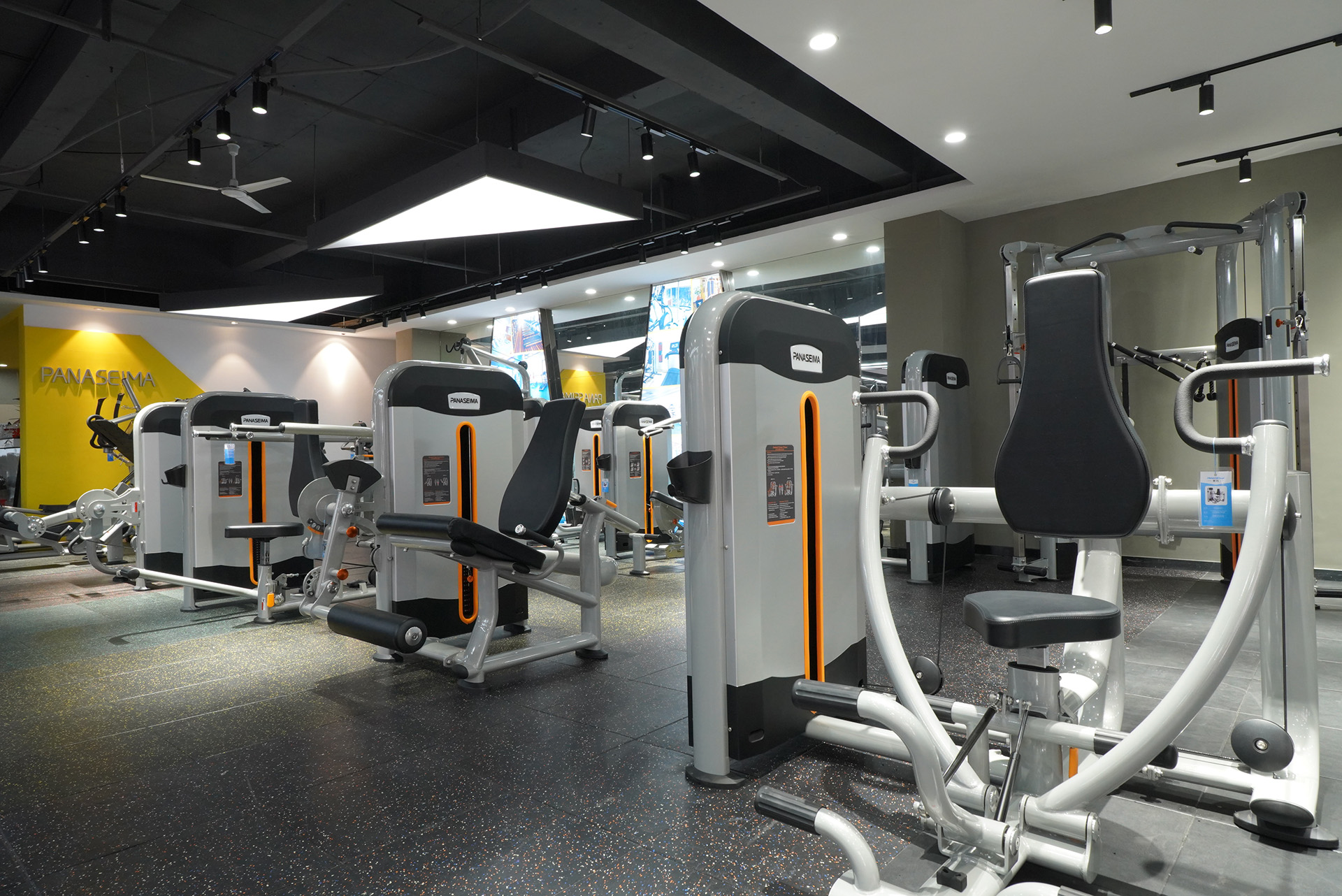 三人综合训练器价格_赛玛电子科技按摩椅价格合理_赛玛健身器材性价比分析