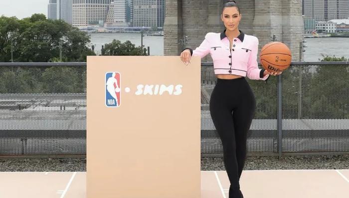 耐克女士健身手套_女性运动品牌发展_女性运动市场趋势