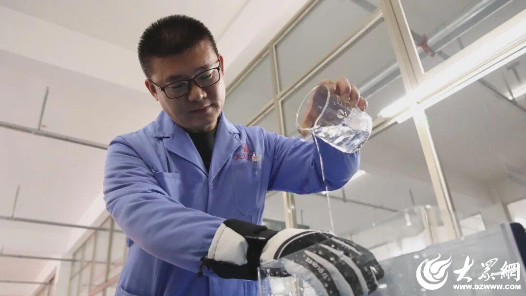 嘉祥手套全产业链条_送人送健身手套_嘉祥手套产业传奇