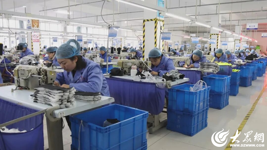 澳门天天免费精准谜语 新春走基层丨从代工到冠军优选 探秘嘉祥手套的冰雪奇缘