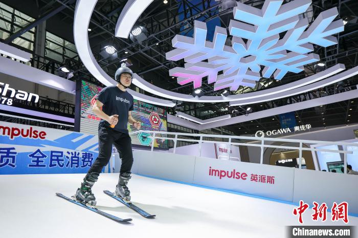 消博会健身设备_智能体育健身装备_综合训练器 健身